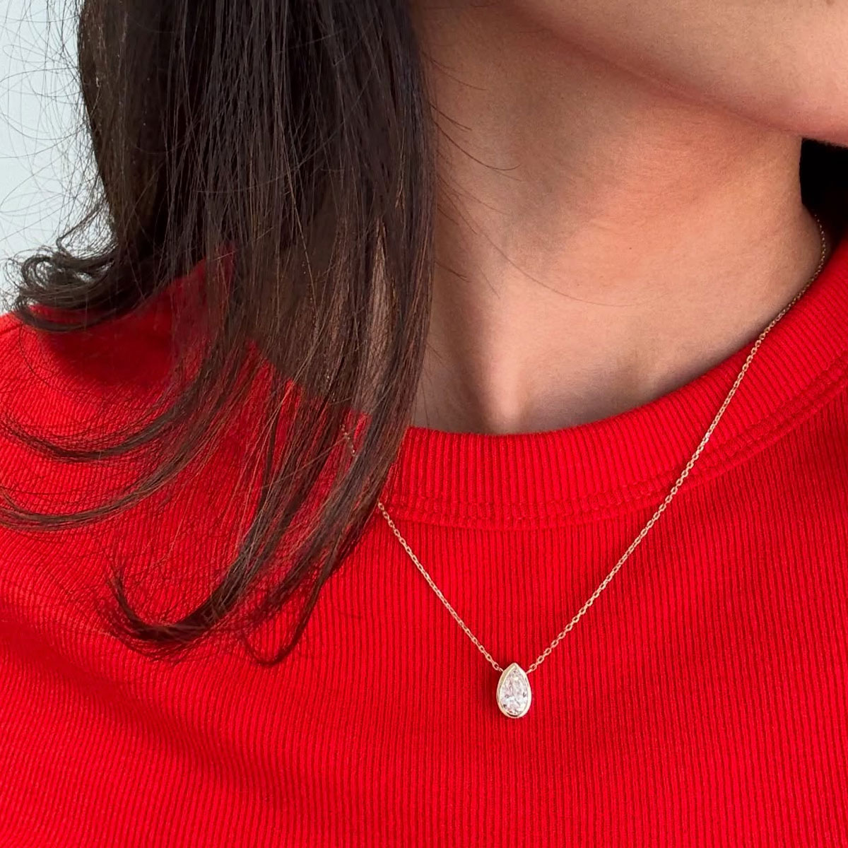 Bezels Set Pendant - Naszyjnik z moissanitem o szlifie gruszki